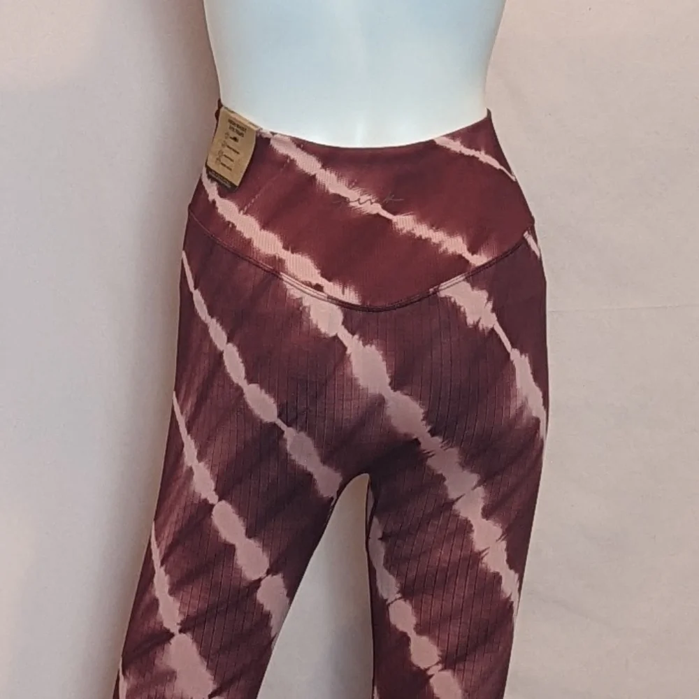 PINK Victoria's Secret Seamless High Waist 7/8 Ruby Tie Dye Tights size XS